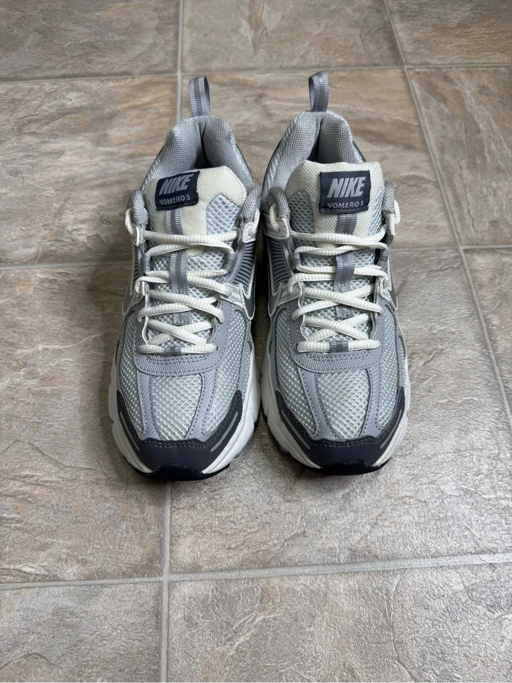 Nike Zoom Vomero 5 Pure Platinum GS Shoe Size 4Y Gray HF6909-002 Preowned